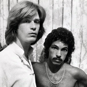 Daryl Hall & John Oates · She's gone 2